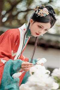 开局把老大揍了，你管这叫卧底？