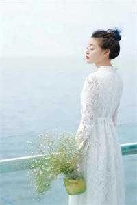 畅读精品重生2007，暴富从做化妆师开始